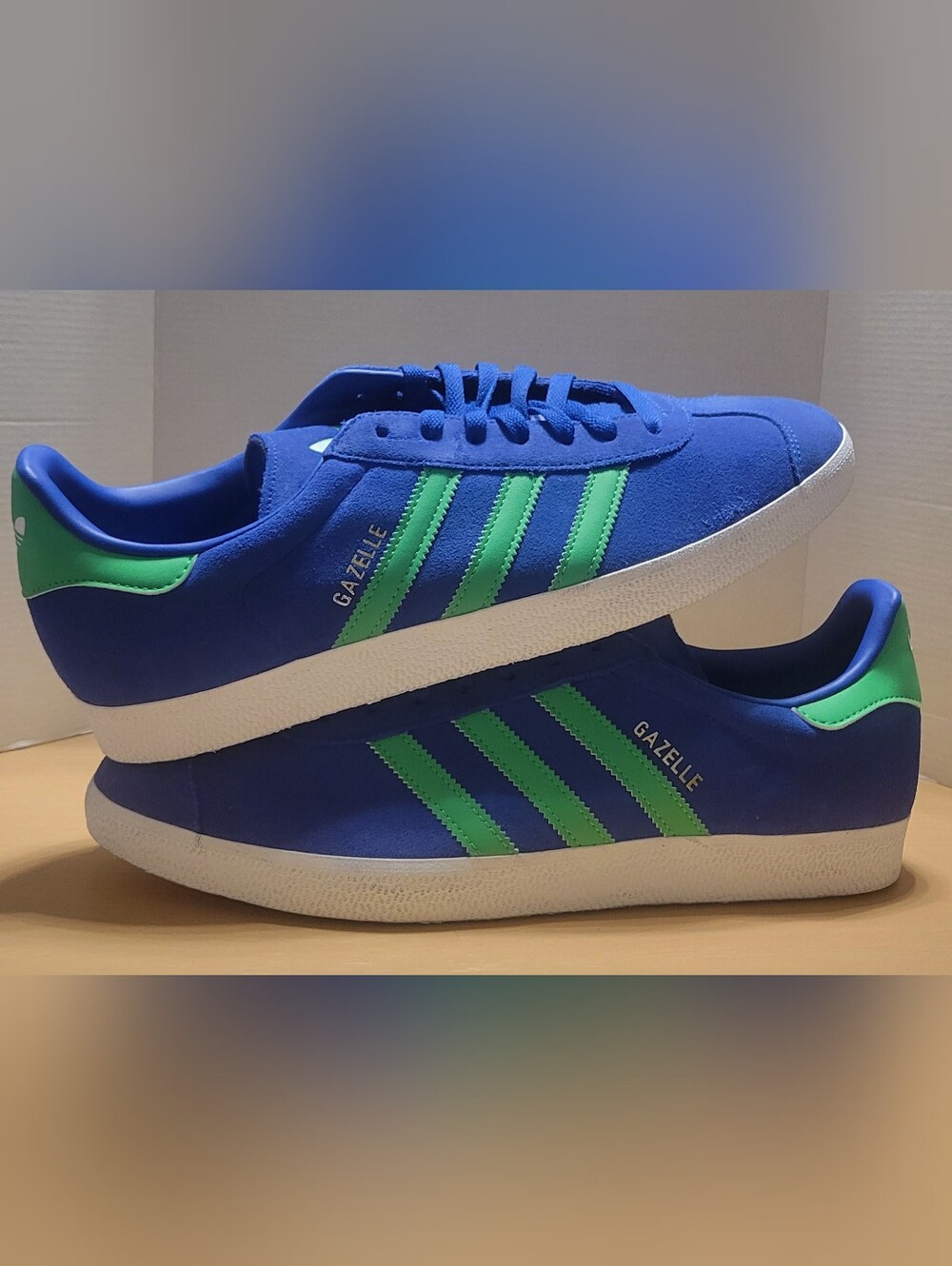 Adidas Gazelle Men’s Blue Suede Sneakers with Green Stripes Size 11.5